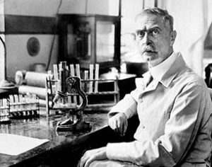 Download von www.picturedesk.com am 10.11.2015 (13:24).  Karl Landsteiner (1868-1943), Austrian-born American physician, discoverer of the A.S. Wiener, the Rhesus factor in 1940. Nobel prize-winner in 1930. - Prior permission required for all advertizing & promotional use or use on consumer goods & derivative products. - 19400101_PD6957 9AAE9185-16C2-492F-83E2-D79A8FB328C4