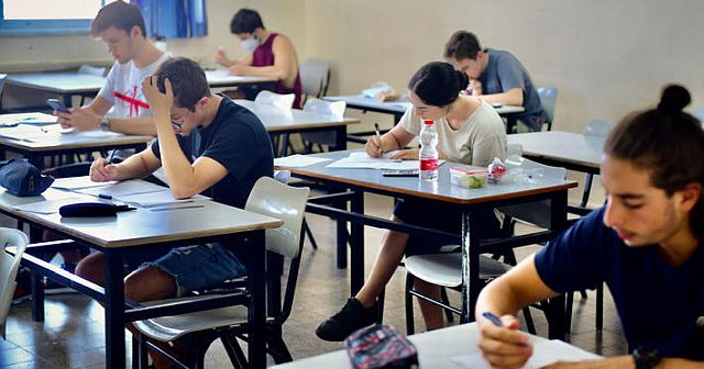 Использование ИИ в школах: когда требуются ограничения. Израильское исследование